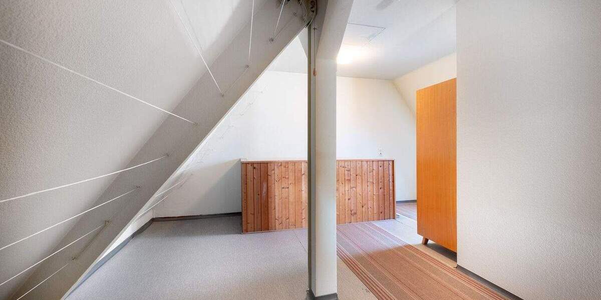 Mehrfamilienhaus, Wohnhaus Stuttgart Degerloch - 9 Zimmer, 140 m&sup2;, 740.000&euro; | Angebot:24635350