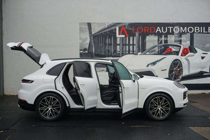 Porsche Cayenne 19.999 km 84.999 € Stuttgart 70499