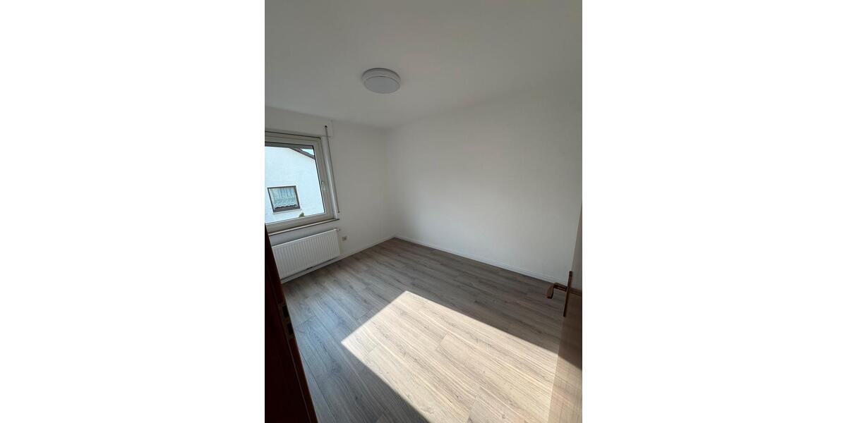Etagenwohnung Stuttgart Zuffenhausen - 4 Zimmer, 85 m&sup2;, 1.600&euro; | Angebot:26648300