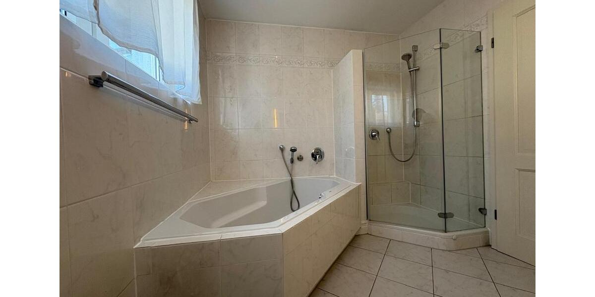 Einfamilienhaus Gärtringen - 4.5 Zimmer, 130 m&sup2;, 1.550&euro; | Angebot:24677549