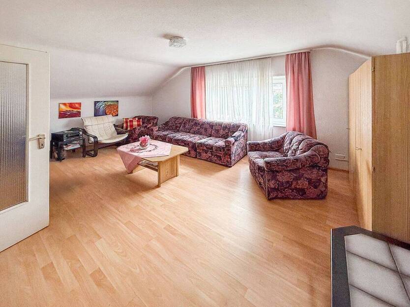 WEITBLICK: Leerstehendes 4-Familienhaus!
