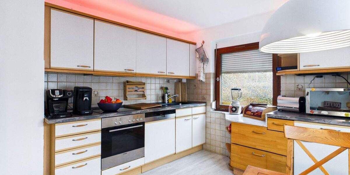 Mehrfamilienhaus, Wohnhaus Ludwigsburg Neckarweihingen - 6 Zimmer, 180 m&sup2;, 550.000&euro; | Angebot:25772242