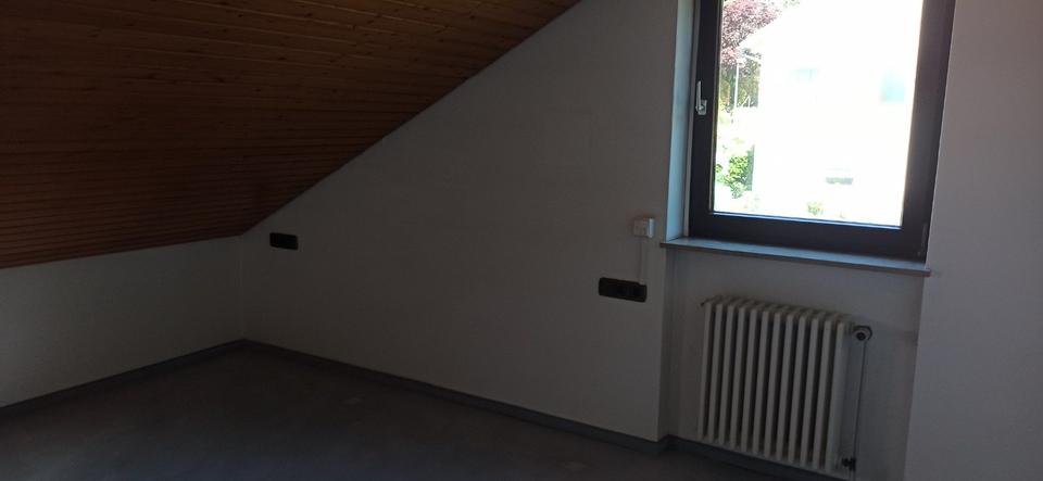 Dachgeschoßwohnung Stuttgart Mühlhausen - 2.5 Zimmer, 925&euro; | Angebot:23670752