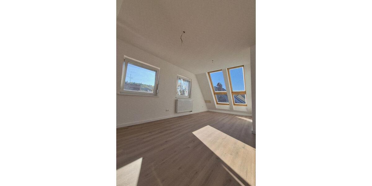Dachgeschoßwohnung Stuttgart Luginsland - 2 Zimmer, 68 m&sup2;, 850&euro; | Angebot:26348636