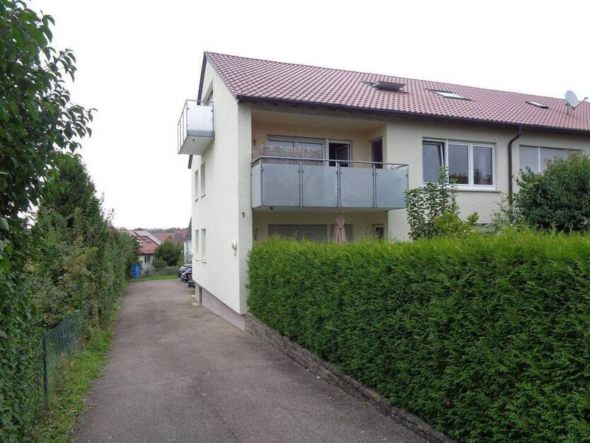 FÜR SINGLE ODER PAAR! Sonnige, ruhige 2 12 Zimmer - Wohnung im DG mit Süd - Balkon in Weinstadt - Endersbach