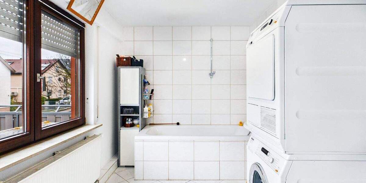 Mehrfamilienhaus, Wohnhaus Ludwigsburg Neckarweihingen - 6 Zimmer, 180 m&sup2;, 550.000&euro; | Angebot:25772242