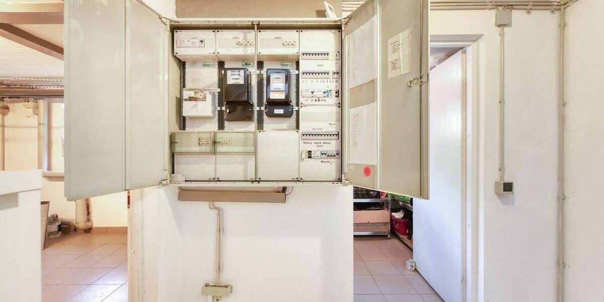 +++ TOP gepflegt & modernisiert - sonnig & ruhig - 1-Fam.-REH - 2 Bäder mit Fenster - Hobbyraum, Pelletkamin, EBK, TG... 5 zimmer