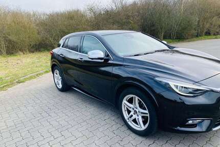 INFINITI Q30