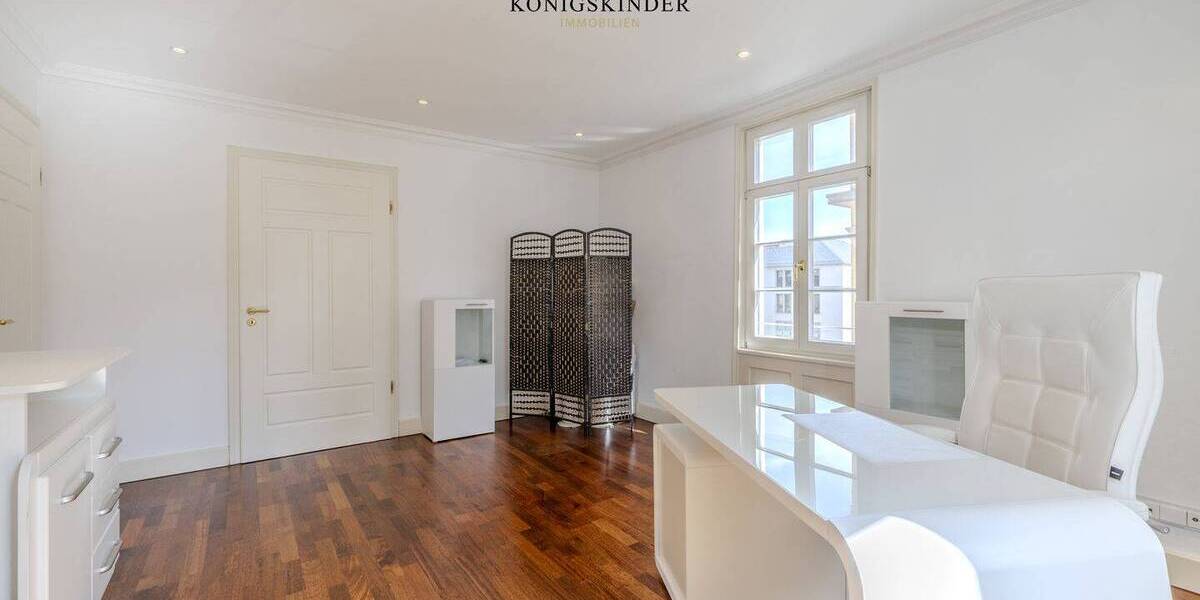 Etagenwohnung Stuttgart Mitte - 5 Zimmer, 130 m&sup2;, 2.700&euro; | Angebot:26859009