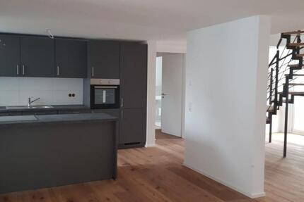 Wohnung Stuttgart Feuerbach - 4 Zimmer, 140 m&sup2;, 1.899&euro; | Angebot:26045328