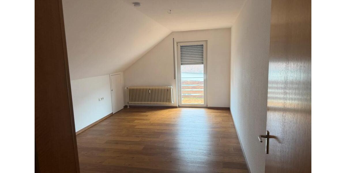 Etagenwohnung Kirchheim unter Teck - 4 Zimmer, 110 m&sup2;, 1.400&euro; | Angebot:25390611
