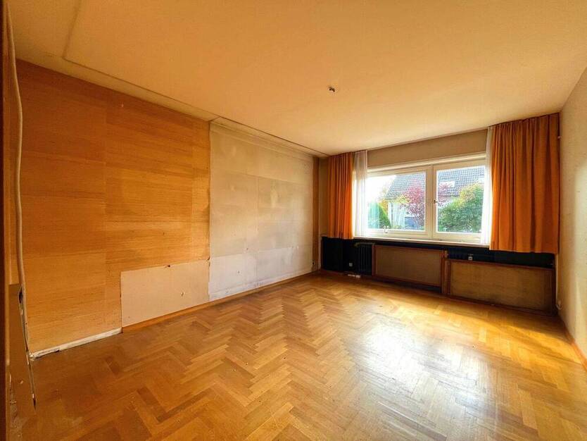 S-Schönberg: 2-3-Familienhaus mit viel Potenzial in bester Lage!***