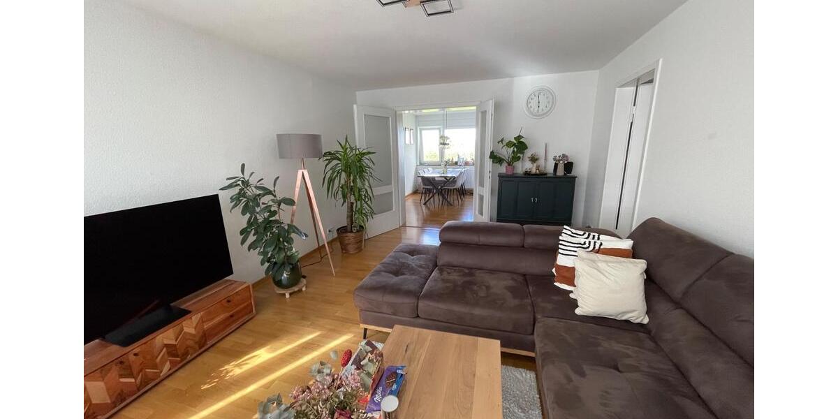 Gehobene 3,5-Zimmer Wohnung mit Süd-Balkon, EBK & Garage in Stgt 3.5 zimmer