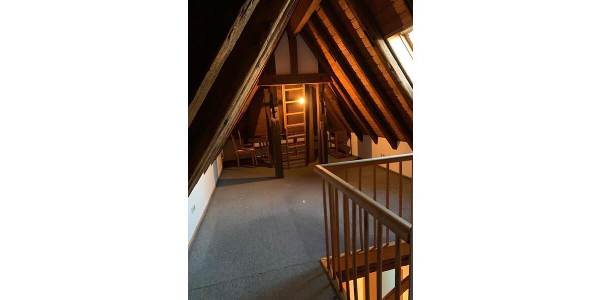 Dachgeschoßwohnung Ludwigsburg Hoheneck - 2.5 Zimmer, 70 m&sup2;, 219.000&euro; | Angebot:26844883