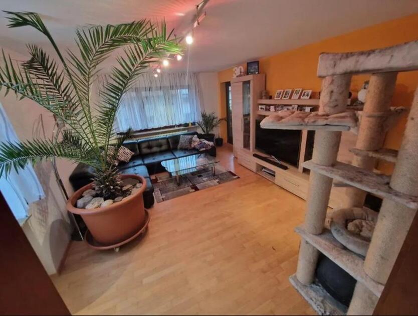 gut vermietete zentrale 3,5-Zimmer-Wohnung inkl. 2 Stellplätze