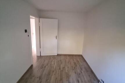 Attraktive 3-Zimmer Wohnung in zentraler Lage in Zuffenhausen Rot