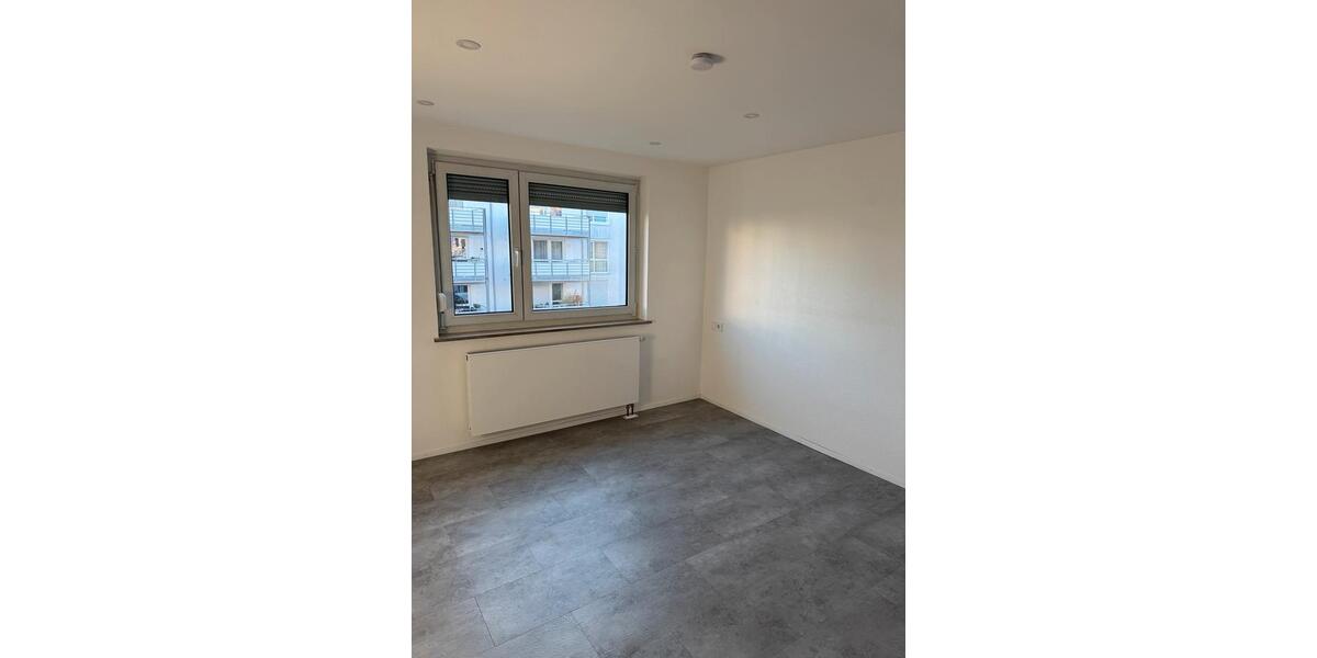 Etagenwohnung Böblingen - 4 Zimmer, 80 m&sup2;, 1.550&euro; | Angebot:26409986