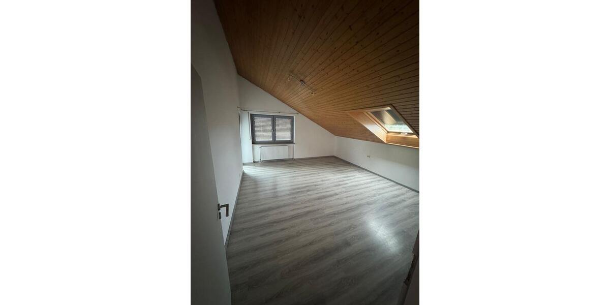 Dachgeschoßwohnung Stuttgart Vaihingen - 3 Zimmer, 76 m&sup2;, 1.350&euro; | Angebot:26623423
