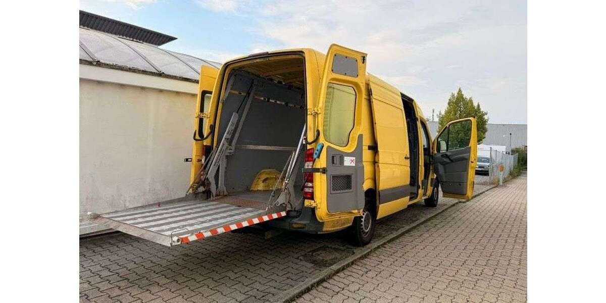 Mercedes-Benz Sprinter 125.695 km 16.890 &euro; Sindelfingen 71065