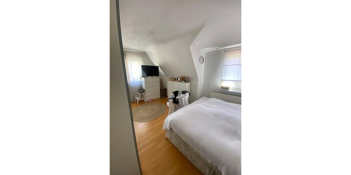 Dachgeschoßwohnung Stuttgart Luginsland - 2 Zimmer, 50 m&sup2;, 750&euro; | Angebot:26297555