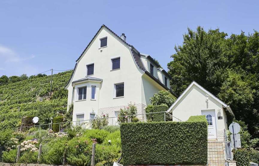Haus zum Mieten in Stuttgart 4.000 € 203 m²