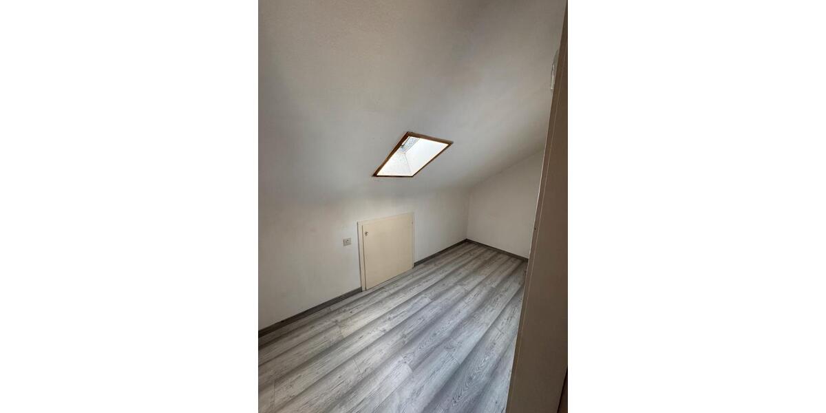 Dachgeschoßwohnung Steinheim an der Murr - 2.5 Zimmer, 72 m&sup2;, 860&euro; | Angebot:24390159