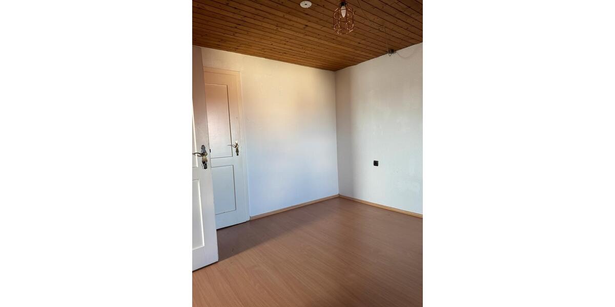 Dachgeschoßwohnung Stuttgart Bad Cannstatt - 3 Zimmer, 48 m&sup2;, 900&euro; | Angebot:26409398