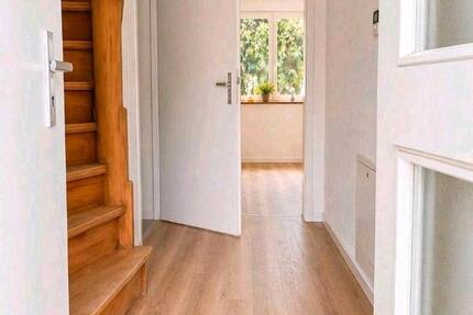 Haus Esslingen am Neckar Pliensauvorstadt - 4 Zimmer, 106 m&sup2;, 1.450&euro; | Angebot:26296303