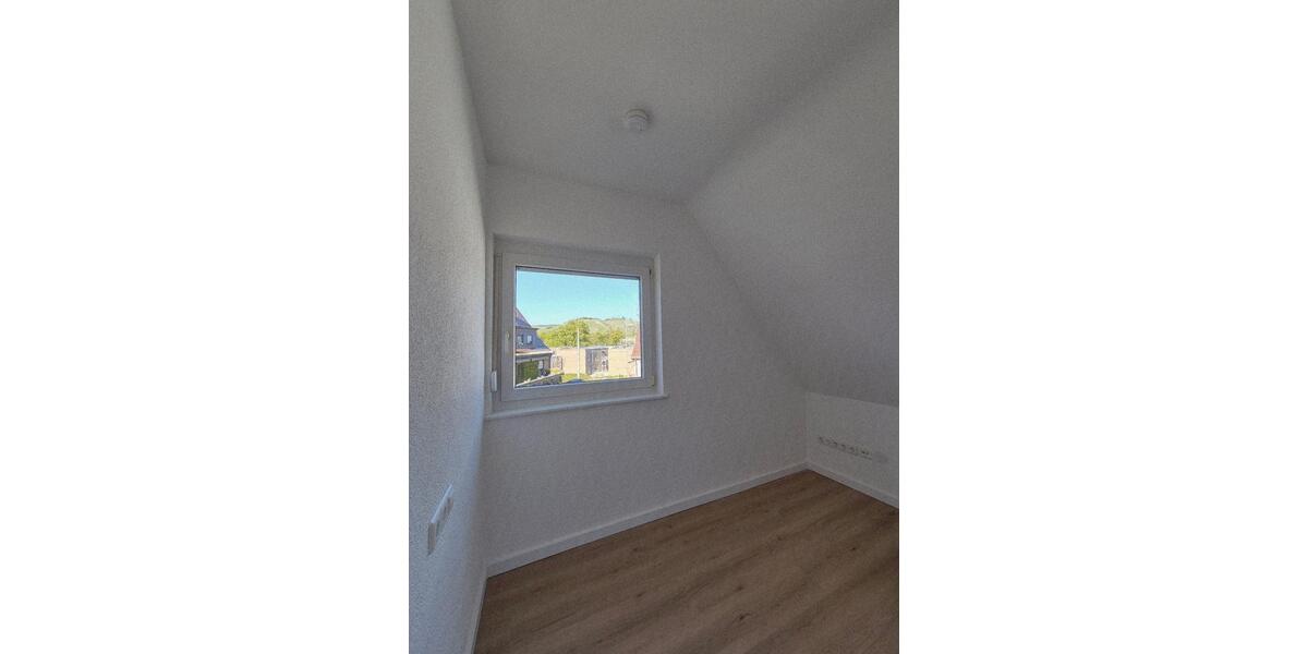 Dachgeschoßwohnung Stuttgart Luginsland - 2 Zimmer, 68 m&sup2;, 850&euro; | Angebot:26348636