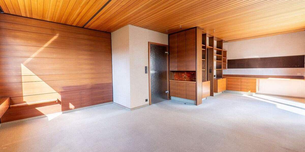 Freistehendes Ein-Zweifamilienhaus mit schönem Garten 8 zimmer