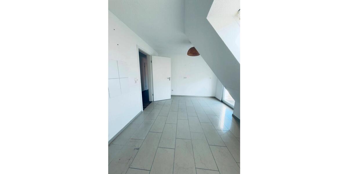 Dachgeschoßwohnung Ditzingen - 3.5 Zimmer, 85 m&sup2;, 1.200&euro; | Angebot:26603214