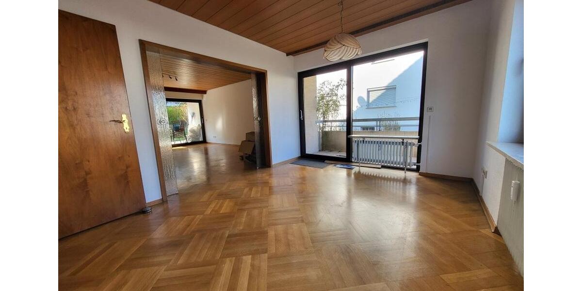 Erdgeschoßwohnung Ludwigsburg - 4 Zimmer, 120 m&sup2;, 1.500&euro; | Angebot:26384402