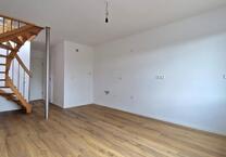 2,5-Zimmer Wohnung mit Balkon u. Garage: Erstbezug