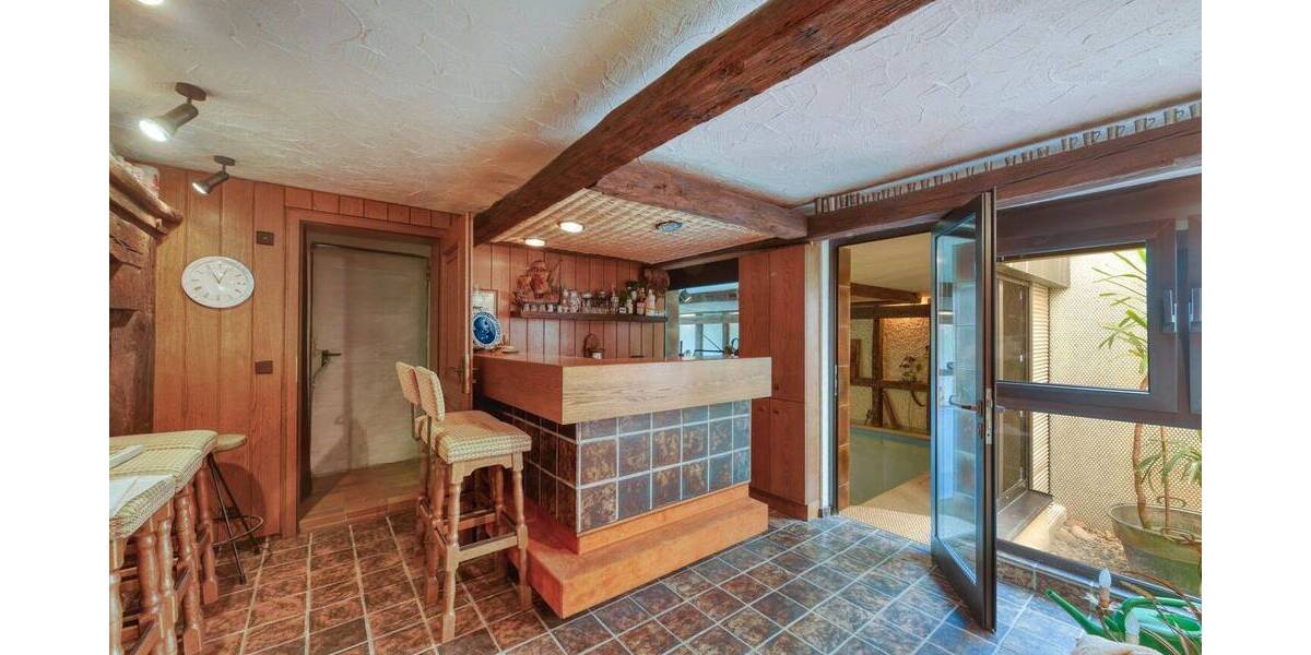 Mehrfamilienhaus, Wohnhaus Stuttgart Ost - 9 Zimmer, 256 m&sup2;, 980.000&euro; | Angebot:25670990