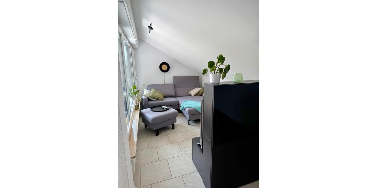 Dachgeschoßwohnung Fellbach Oeffingen - 4 Zimmer, 90 m&sup2;, 1.200&euro; | Angebot:26119987