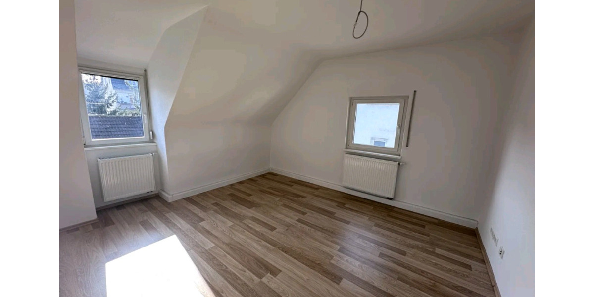 Dachgeschoßwohnung Stuttgart Hedelfingen - 3.5 Zimmer, 58 m&sup2;, 1.000&euro; | Angebot:24859694