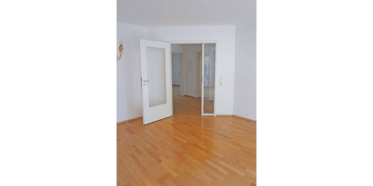 Etagenwohnung Stuttgart Sonnenberg - 3 Zimmer, 81 m&sup2;, 1.090&euro; | Angebot:26675078
