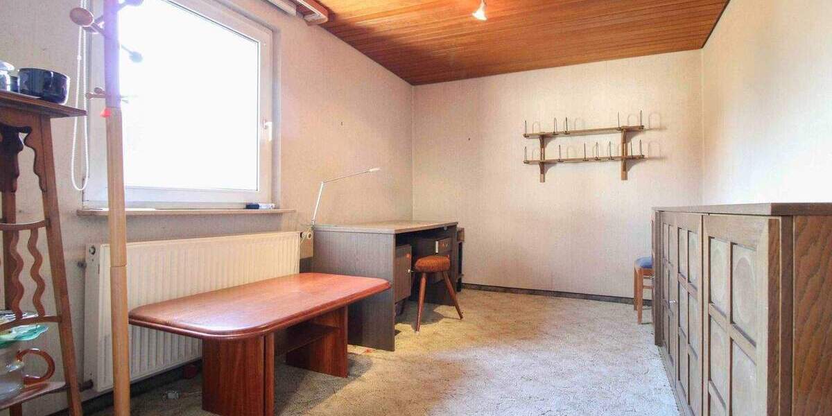 Mehrfamilienhaus, Wohnhaus Stuttgart Heumaden - 9 Zimmer, 154 m&sup2;, 398.000&euro; | Angebot:25220473