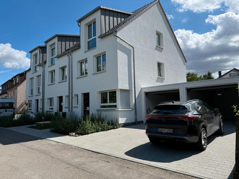 Energiesparwunder trifft Familienidylle – Reihenhaus (A+) in Steinenbronn