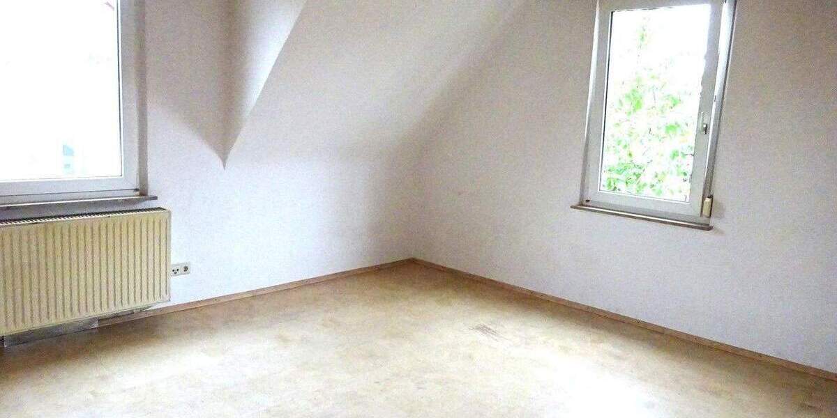 Einfamilienhaus Esslingen am Neckar (Oberesslingen) Oberesslingen - 8 Zimmer, 183 m&sup2;, 639.000&euro; | Angebot:25144407