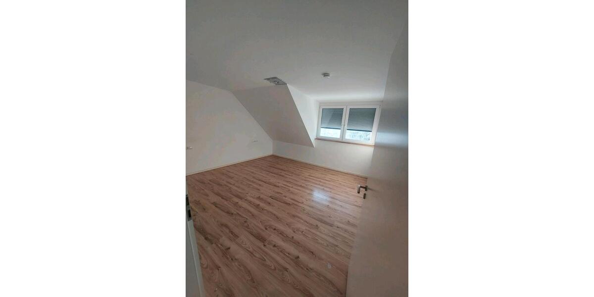 Dachgeschoßwohnung Ostfildern - 5 Zimmer, 130 m&sup2;, 1.650&euro; | Angebot:24605853