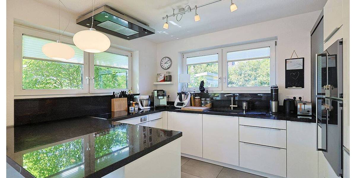 Doppelhaushälfte Böblingen - 6 Zimmer, 220 m&sup2;, 890.000&euro; | Angebot:26902793