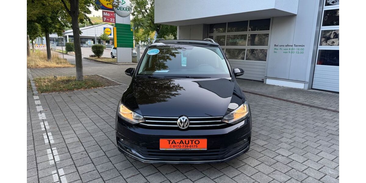 VW Touran 89.102 km 21.999 &euro; Esslingen am Neckar 73733