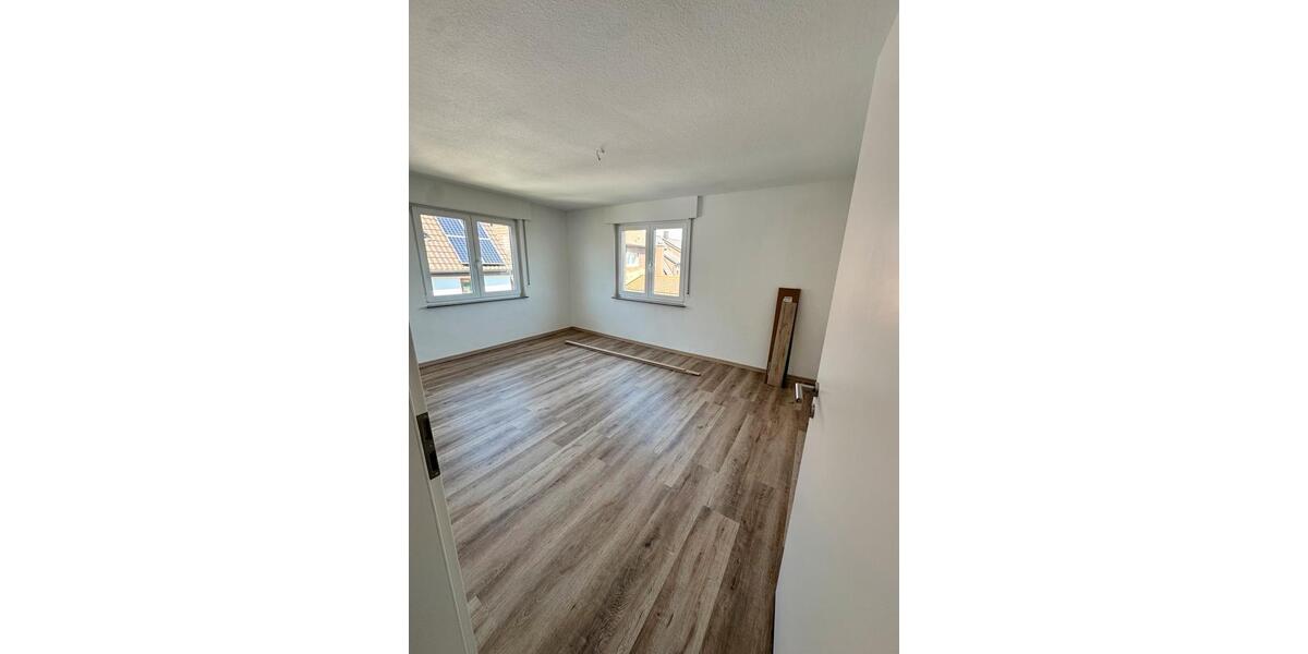 Etagenwohnung Albershausen - 3 Zimmer, 75 m&sup2;, 1.190&euro; | Angebot:26438238