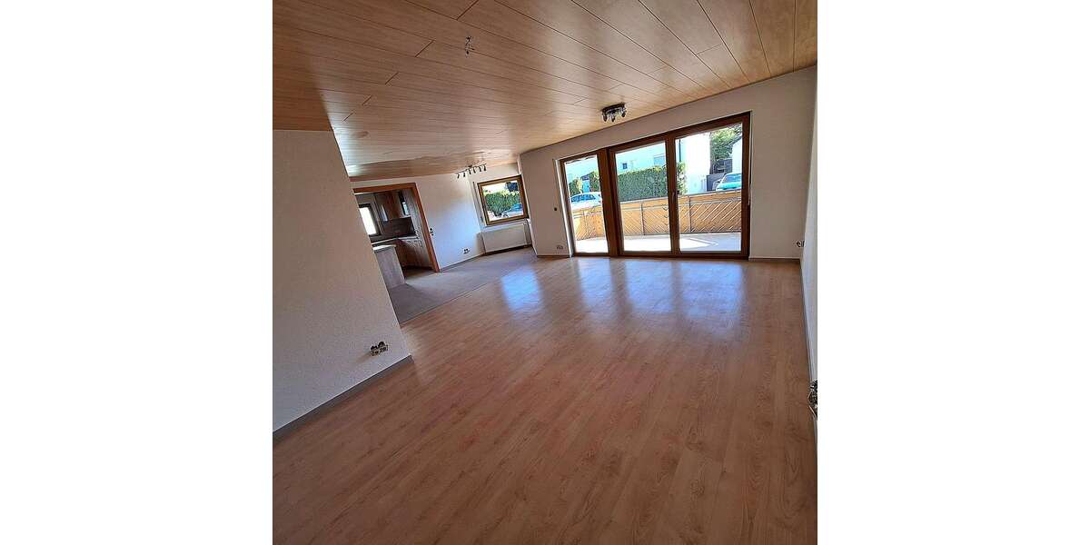 Etagenwohnung Schönaich - 3 Zimmer, 90 m&sup2;, 1.390&euro; | Angebot:27032315