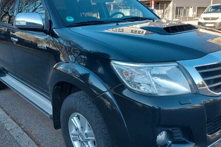 Toyota Hilux 282.524 km 14.900 &euro; Fellbach 70736