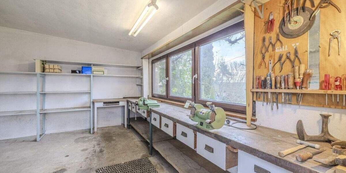 Fachwerkhaus mit großem Grundstück in Stuttgart-Büsnau - ruhig & viel Potenzial 8 zimmer