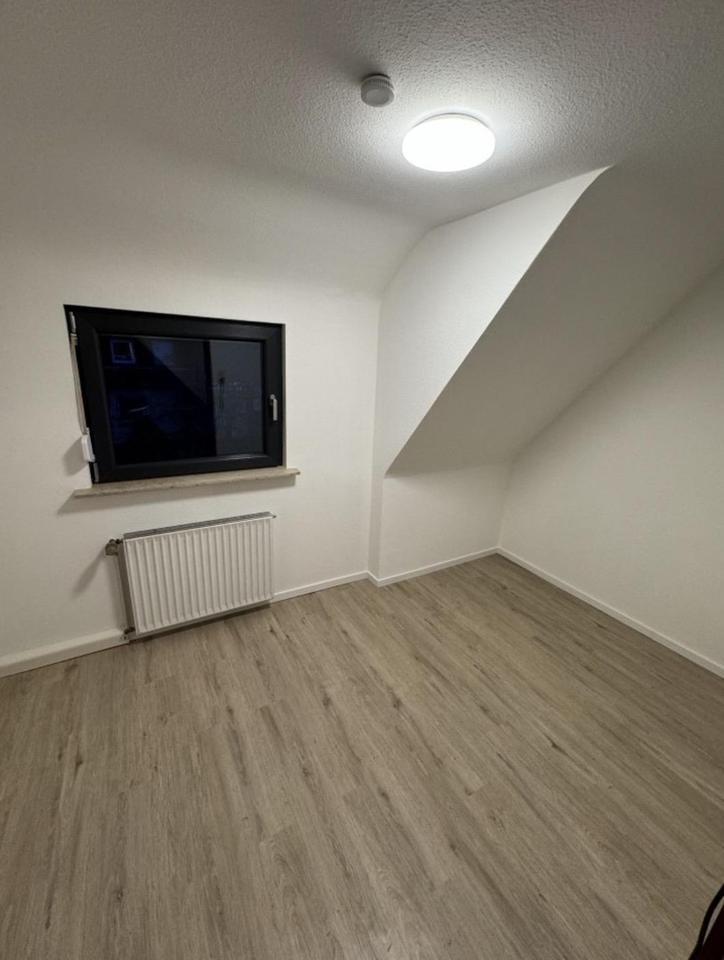 Einfamilienhaus mit Garten und Garage
