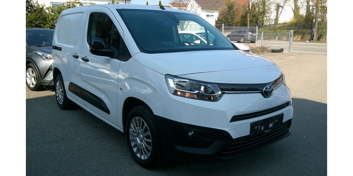 Toyota Proace City 186.000 km 9.860 &euro; Sindelfingen 71065