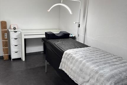 Kosmetik Ecke in einem Friseur Salon zu vermieten